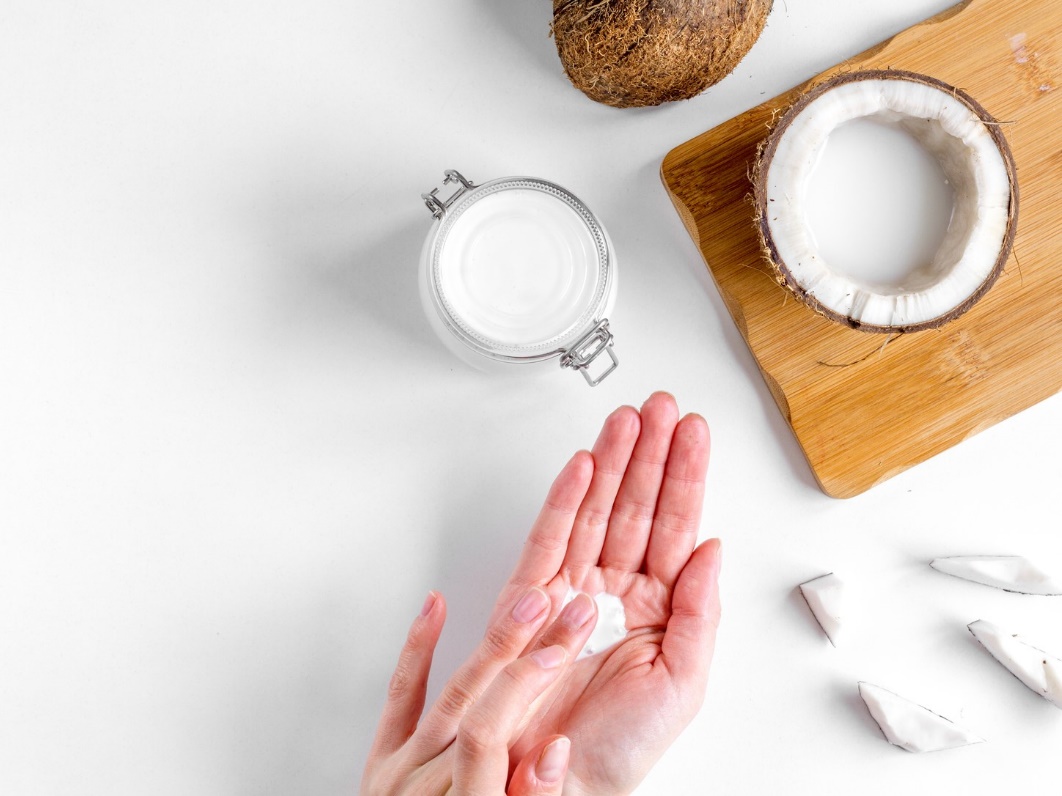 Hướng dẫn cách dùng dầu dừa để chăm sóc da mặt hiệu quả